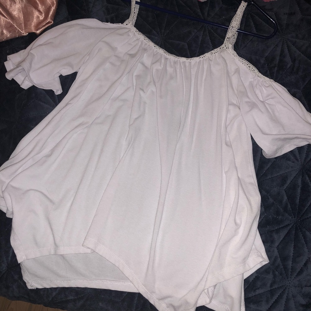 Cut -out shoulder top!